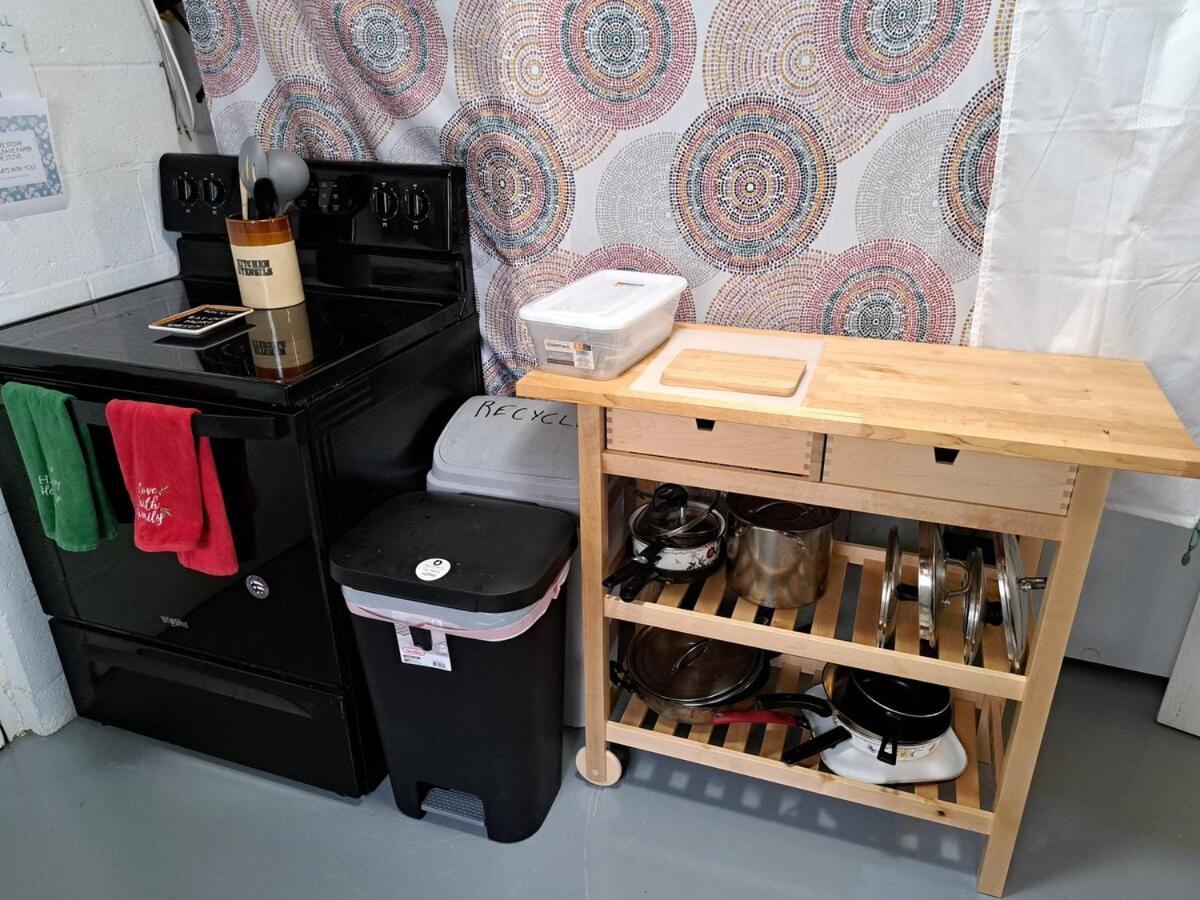 Apartment Quiet And Smoke Free Private *