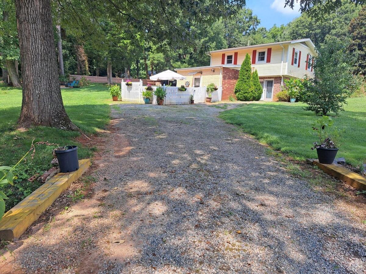 Quiet And Smoke Free Private *