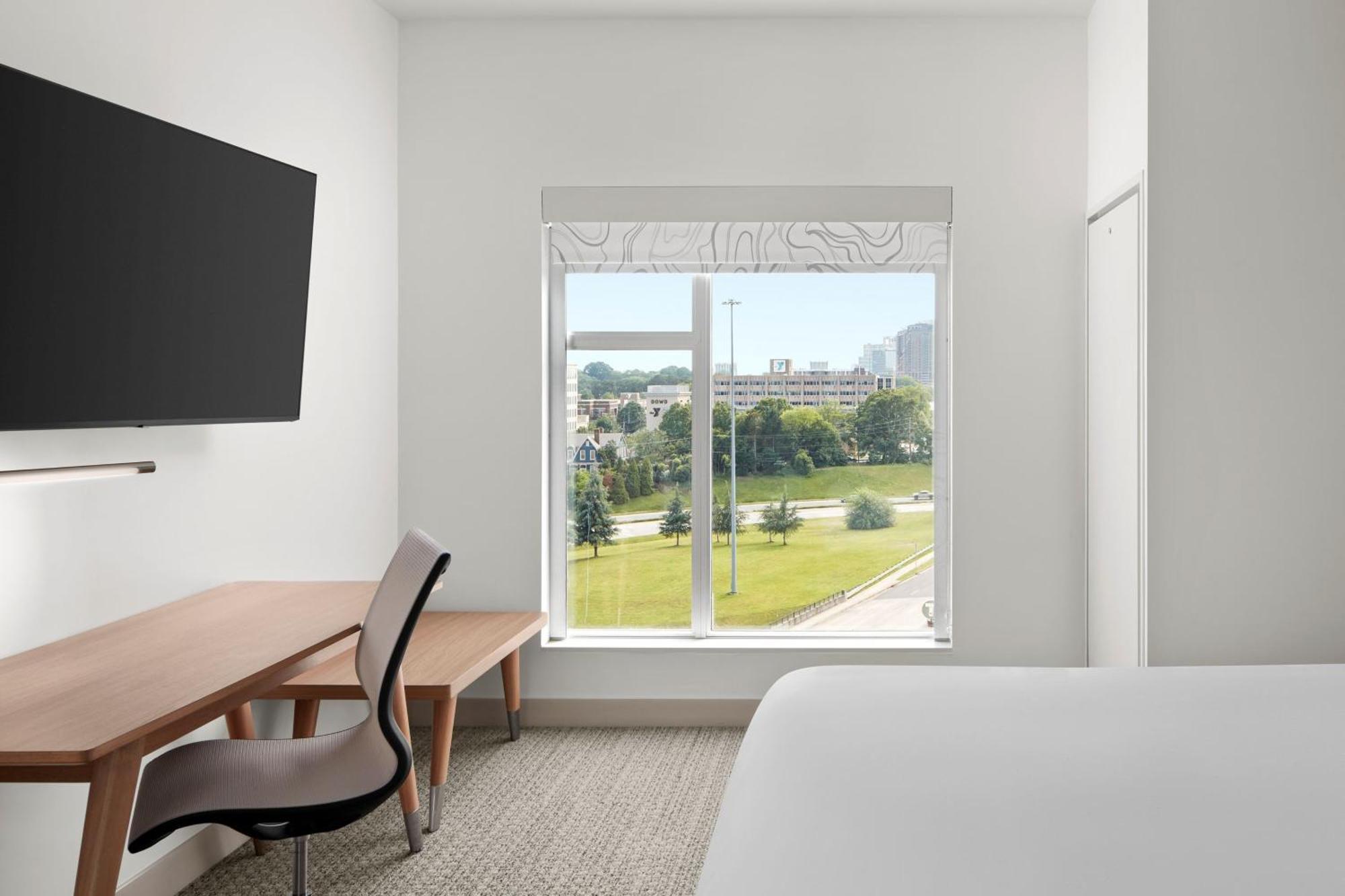 Element Uptown Hotel 3*