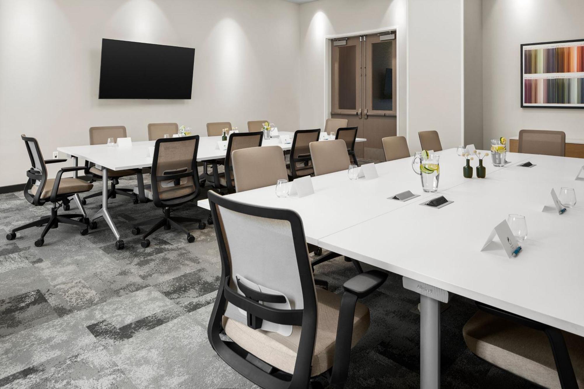 Hotel Element Uptown 3*