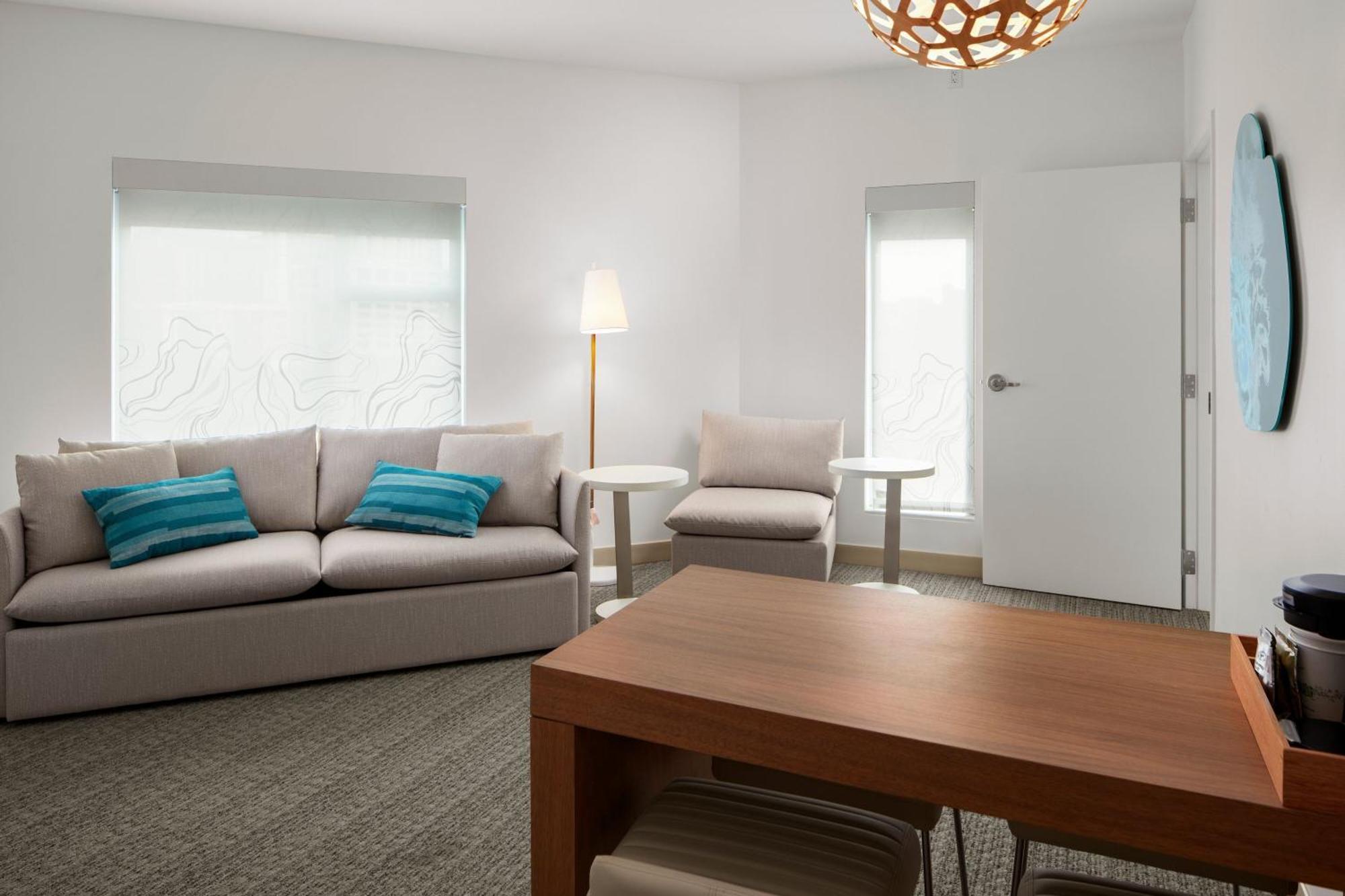Hotel Element Uptown 3*