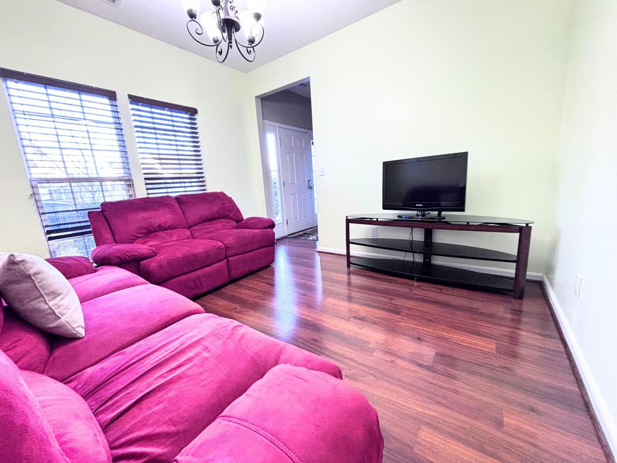 Amazing 4 Bdrm W Garage In Villa