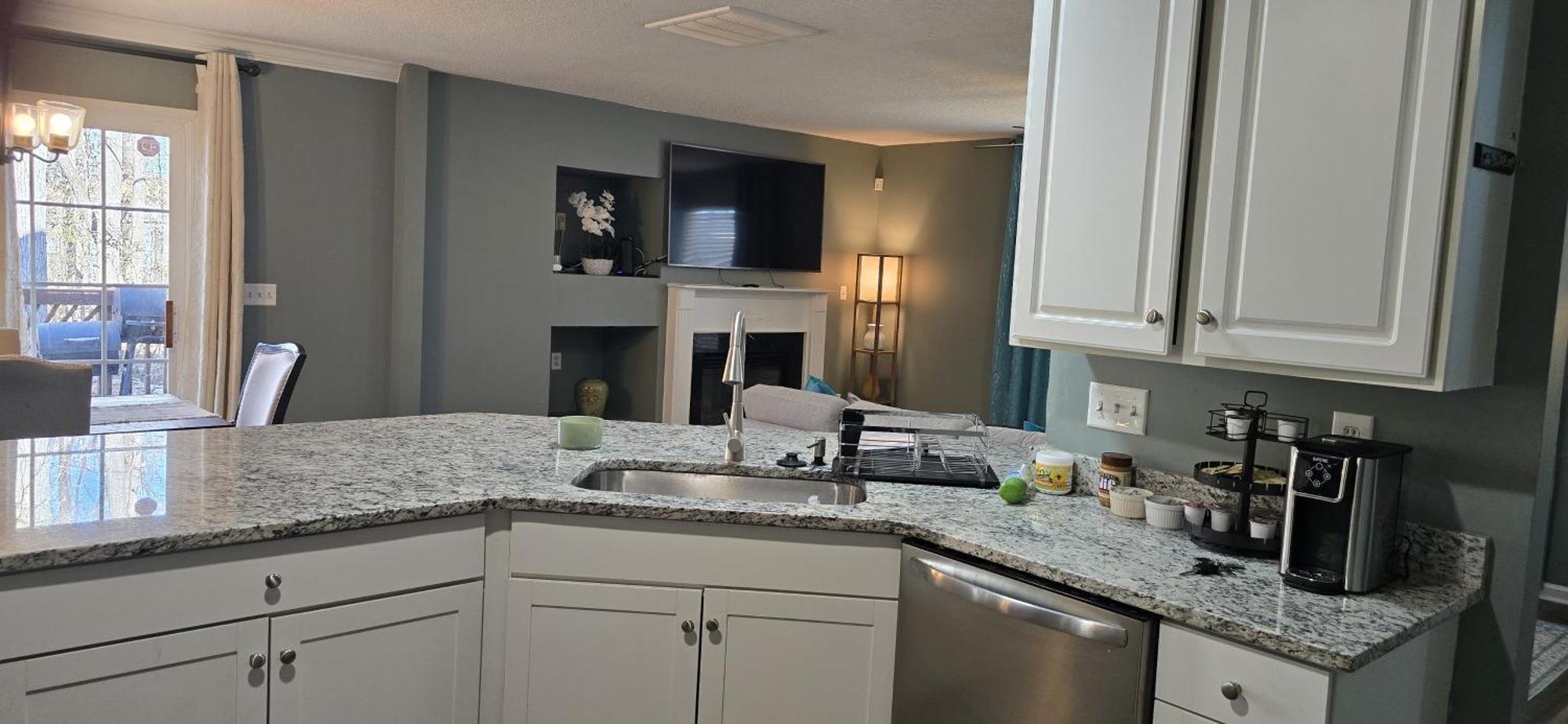 Single Rm Or Entire Near Uptown Guest house