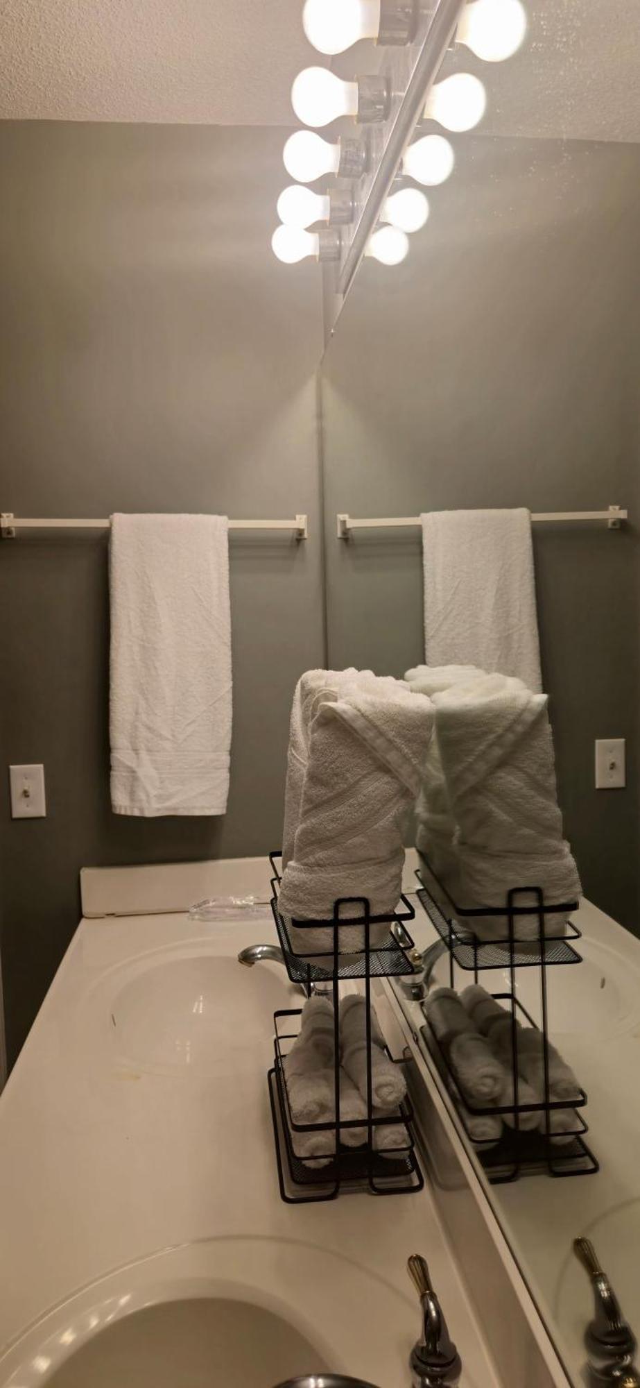 Single Rm Or Entire Near Uptown