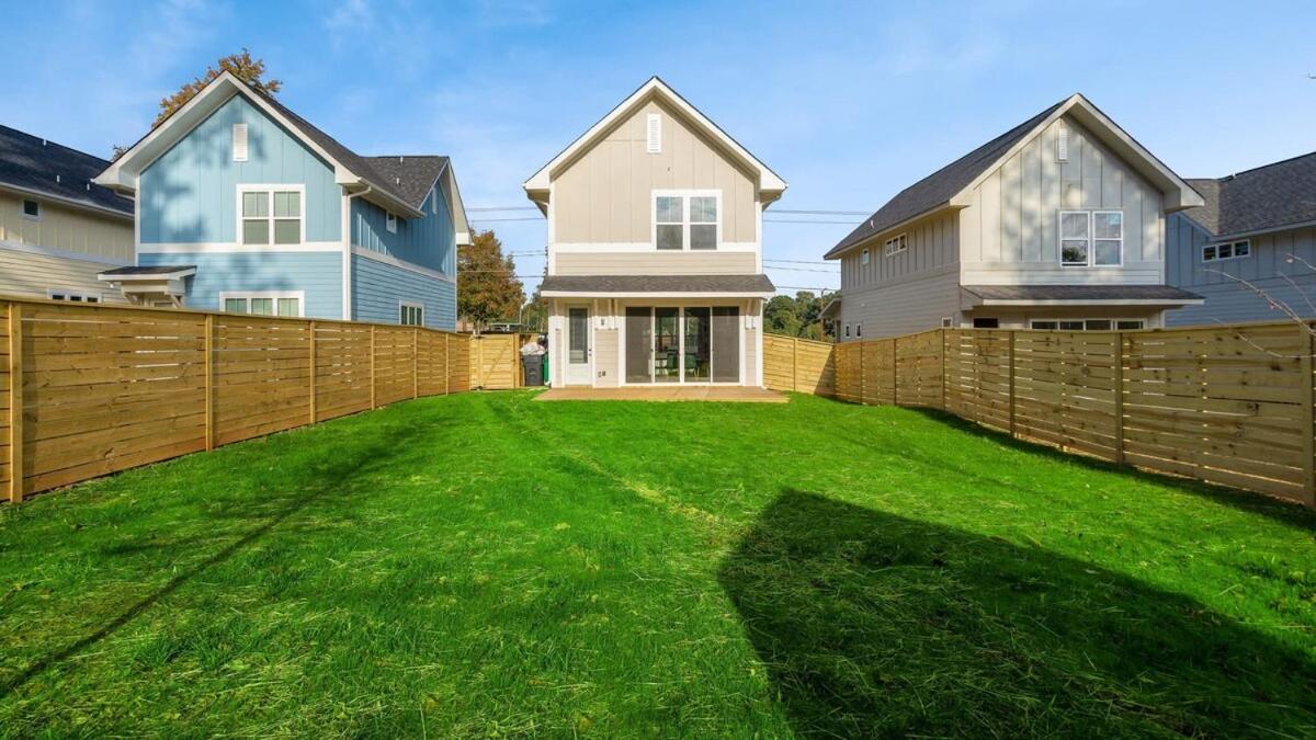 Stylish Two Story Close To South End And Uptown Holiday home *