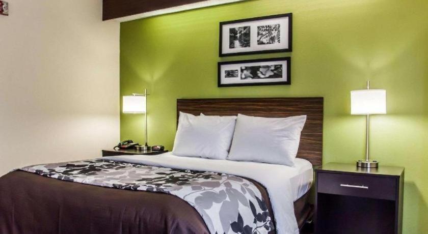 Sleep Airport - Billy Graham Parkway Hotel