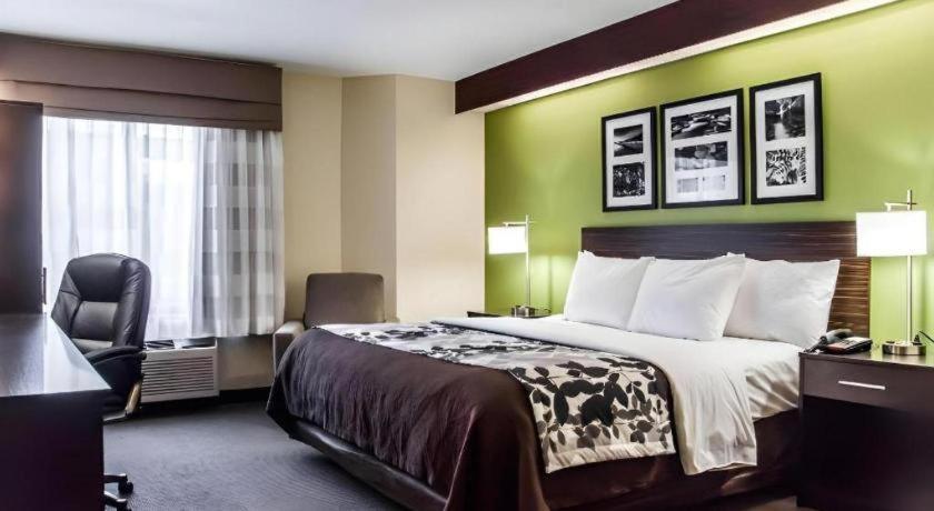 Sleep Airport - Billy Graham Parkway 2*