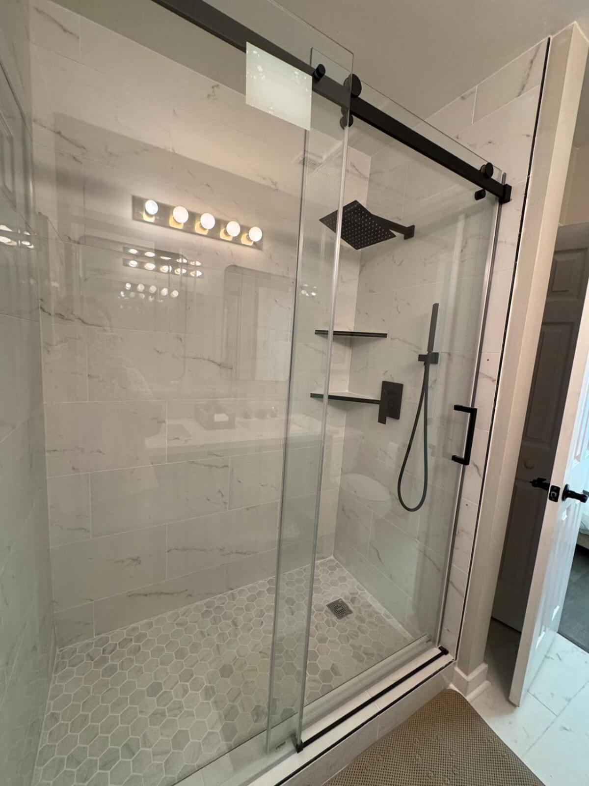 Modern Entire 2-bedroom House For 6 Guests At Holiday home Charlotte