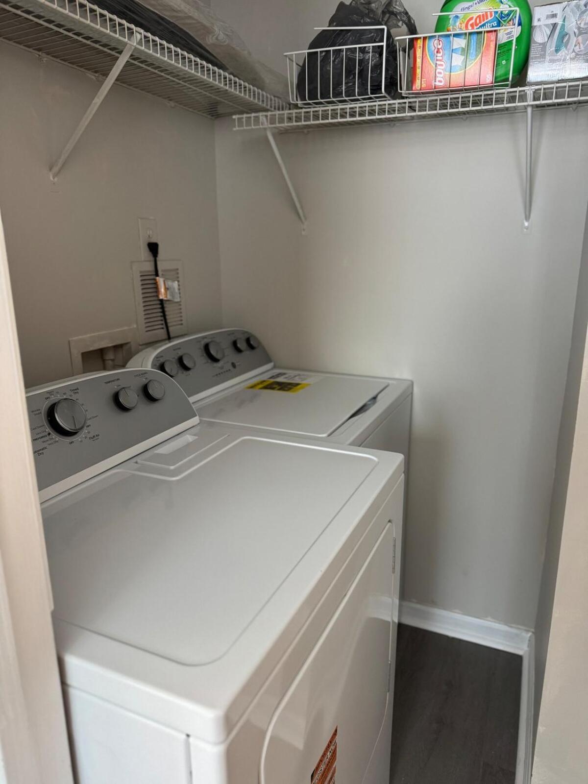 Modern Entire 2-bedroom House For 6 Guests At Holiday home Charlotte