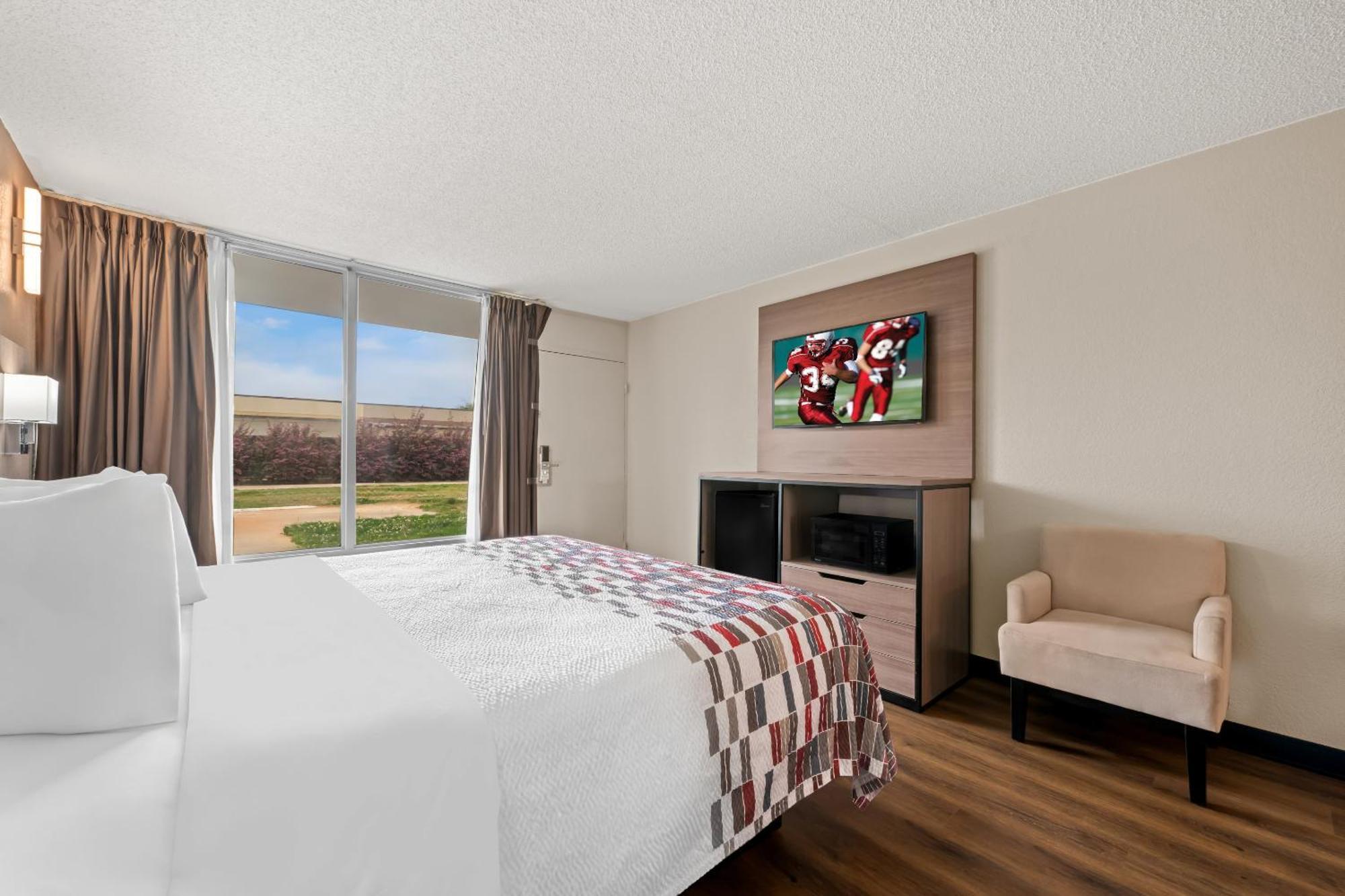 Motel Red Roof - Airport 2*