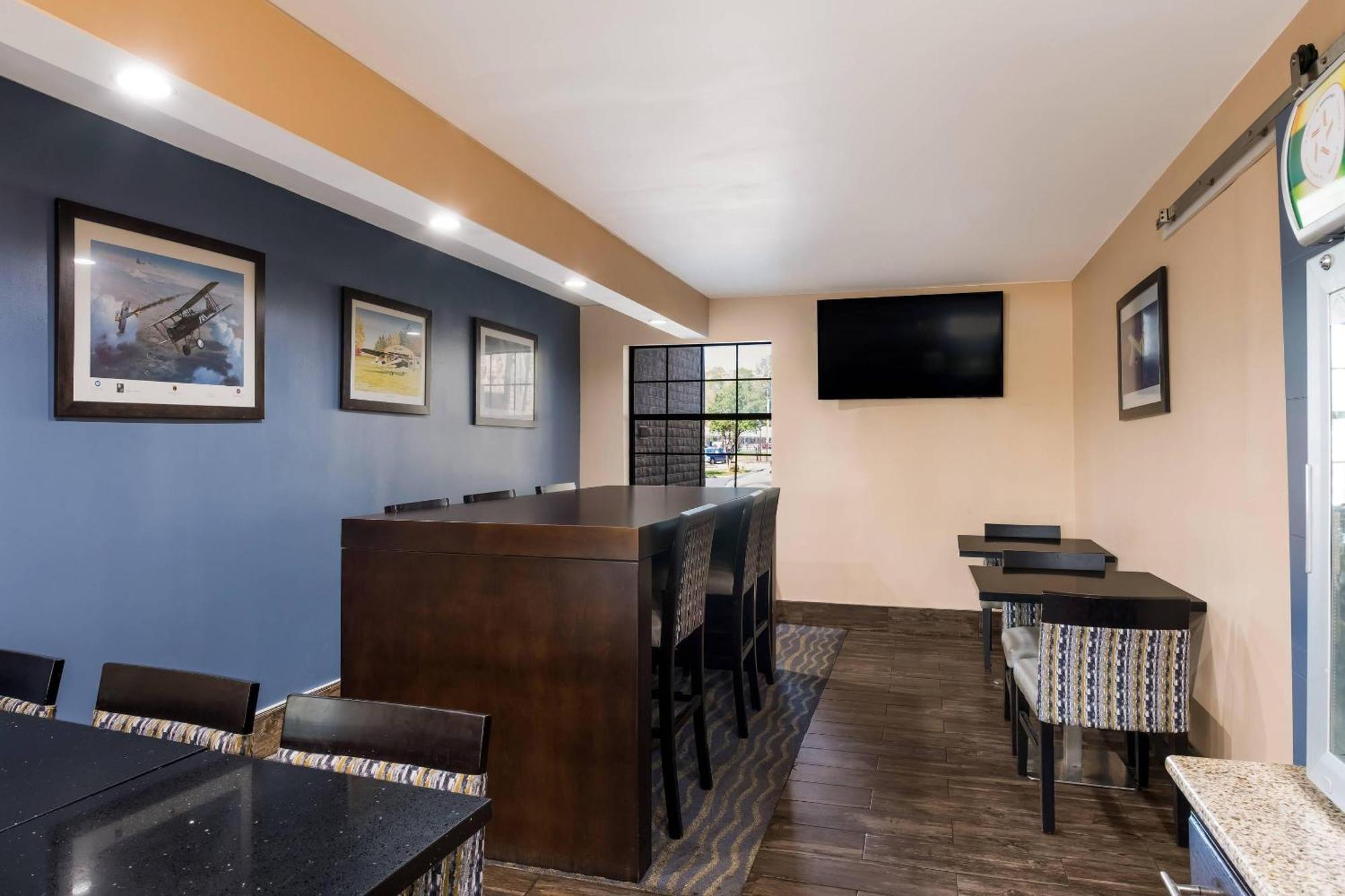 Quality & Airport Hotel 2*