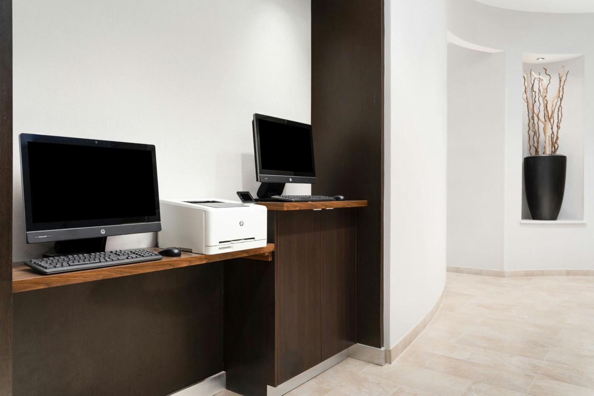 Courtyard Center Hotel