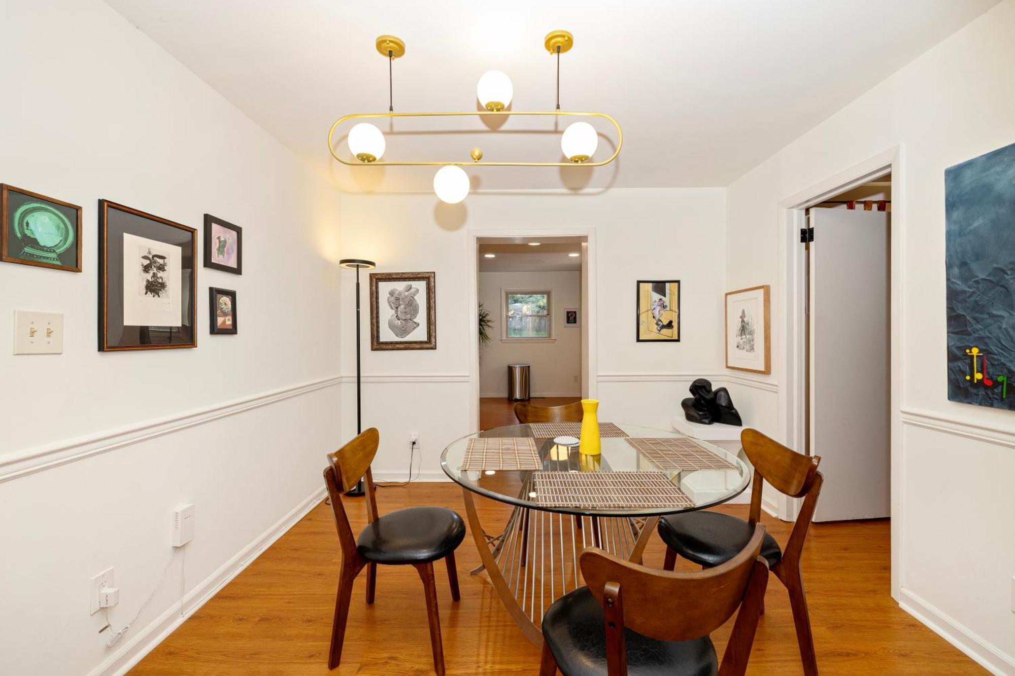 Trendy Bohemian Bungalow, Close To Uptown, Plaza & Noda