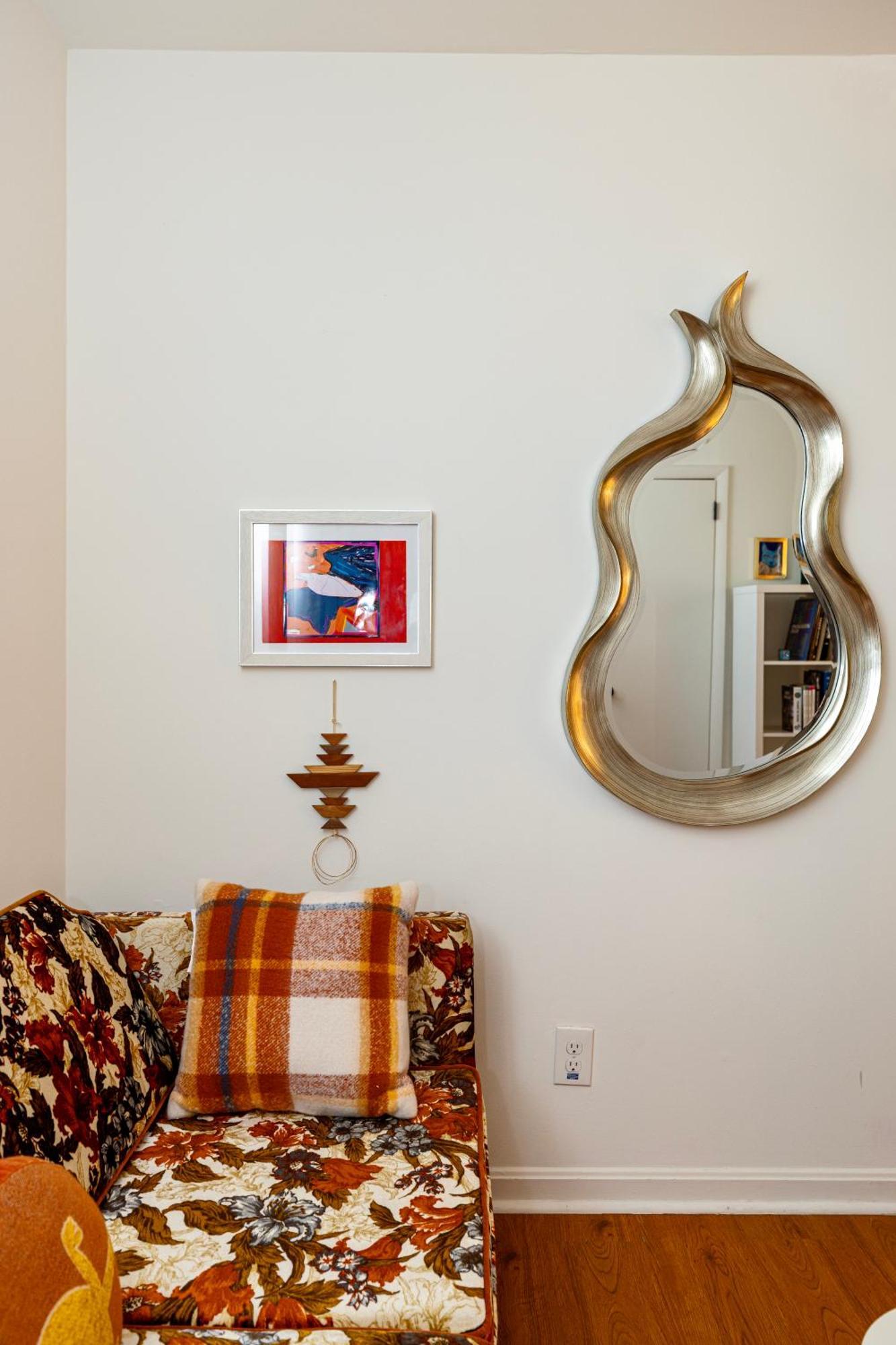 Trendy Bohemian Bungalow, Close To Uptown, Plaza & Noda Holiday home *