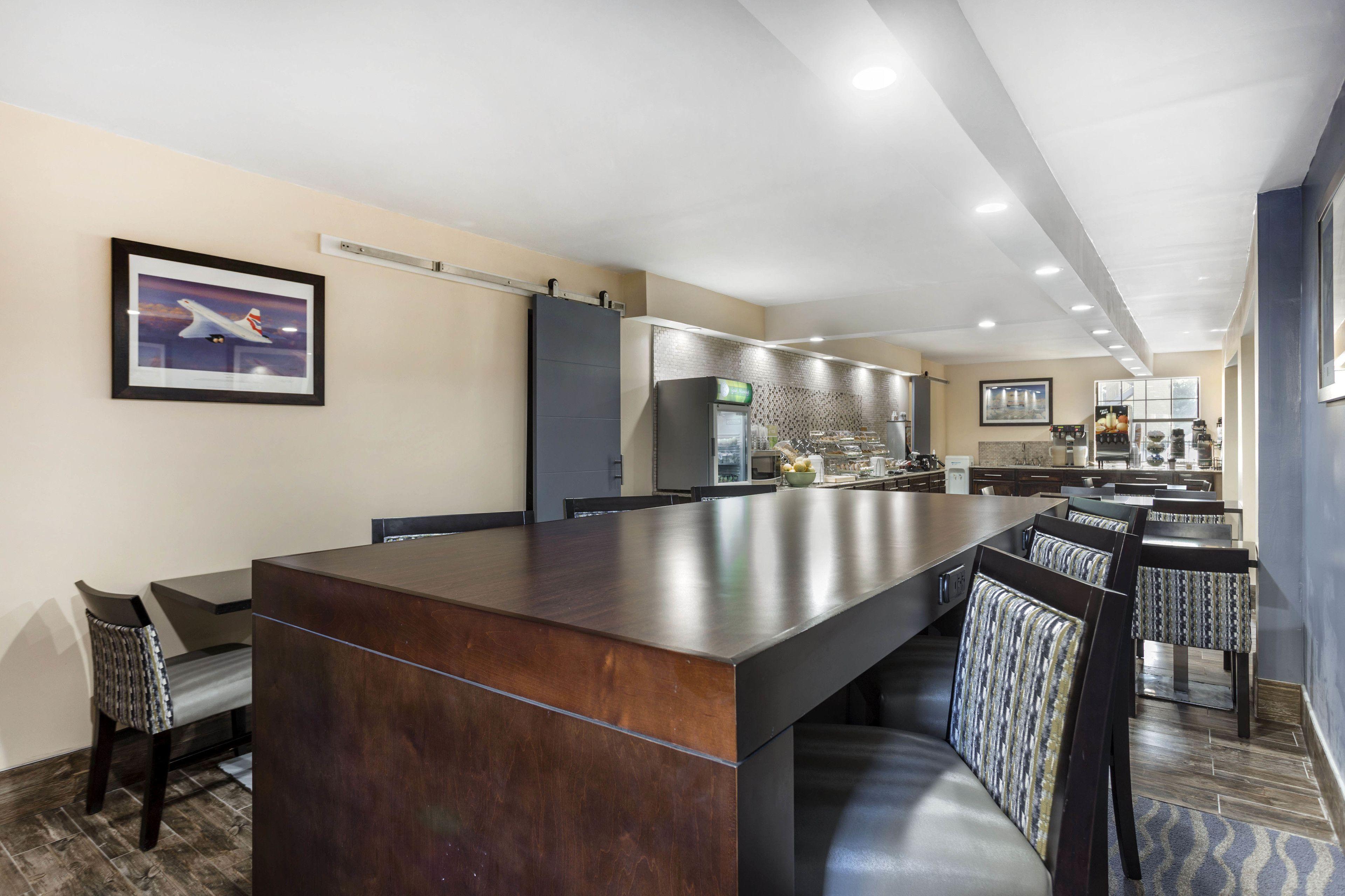 Quality & Airport Hotel 2*