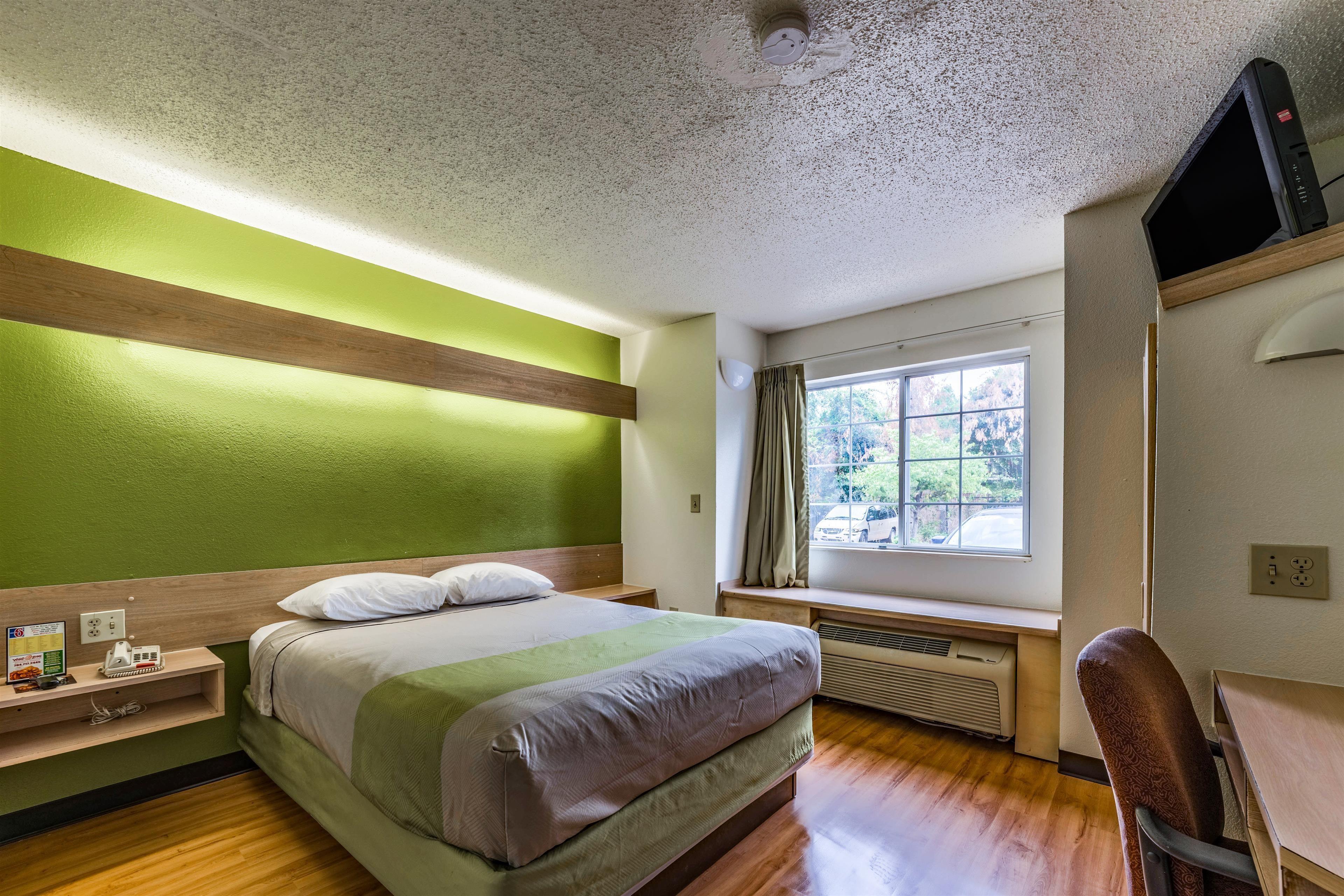 Hotel 6-charlotte, Nc - 4*