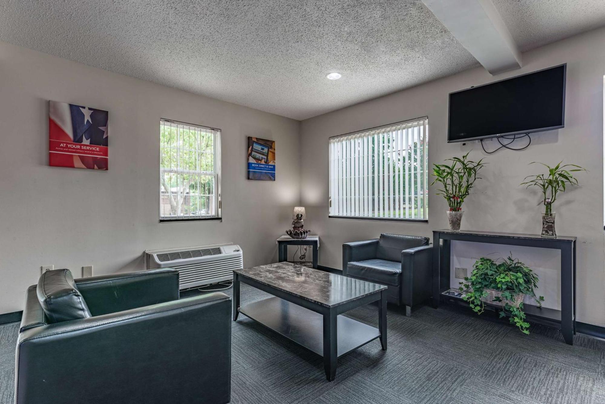 Hotel 6-charlotte, Nc -