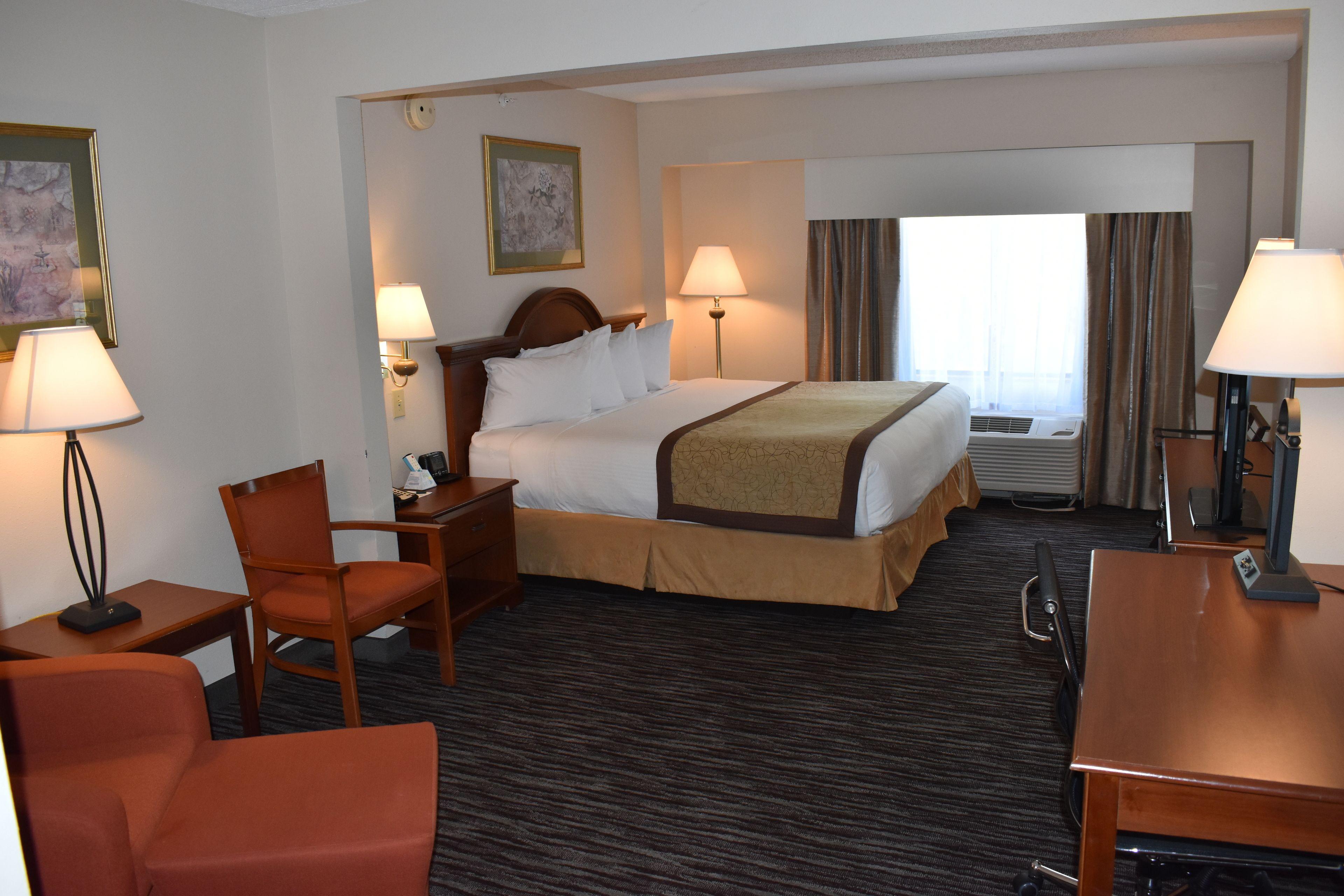 Wingate By Wyndham Airport Hotel