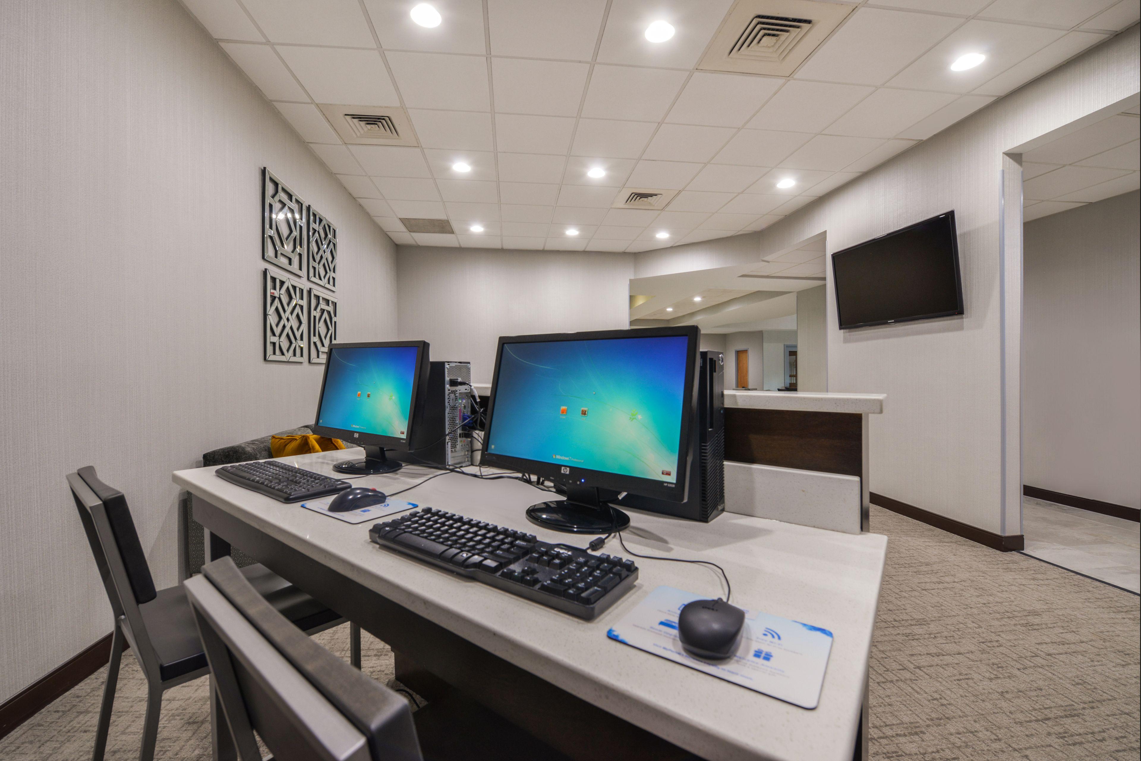Wingate By Wyndham Airport Hotel