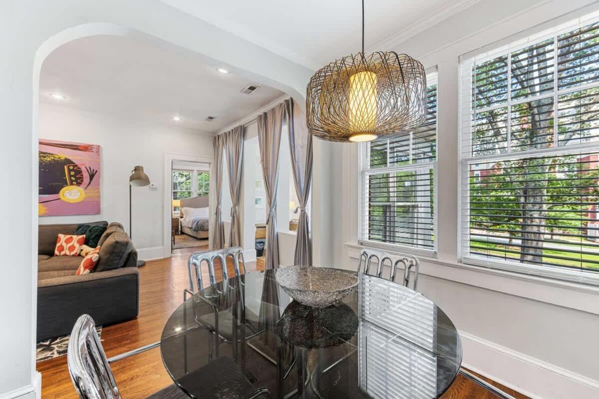 Light Filled 2 Bedroom In Myers Park With A Porch Apartment