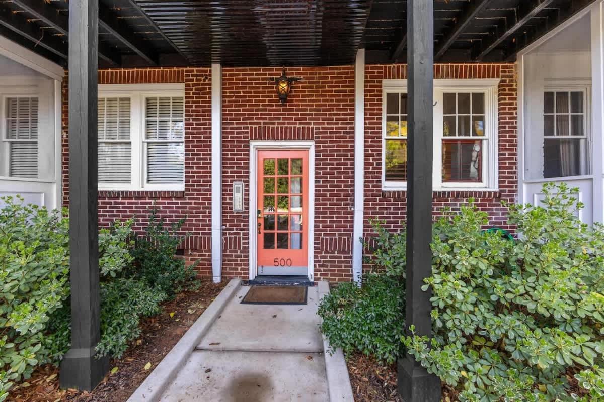 Light Filled 2 Bedroom In Myers Park With A Porch Apartment *
