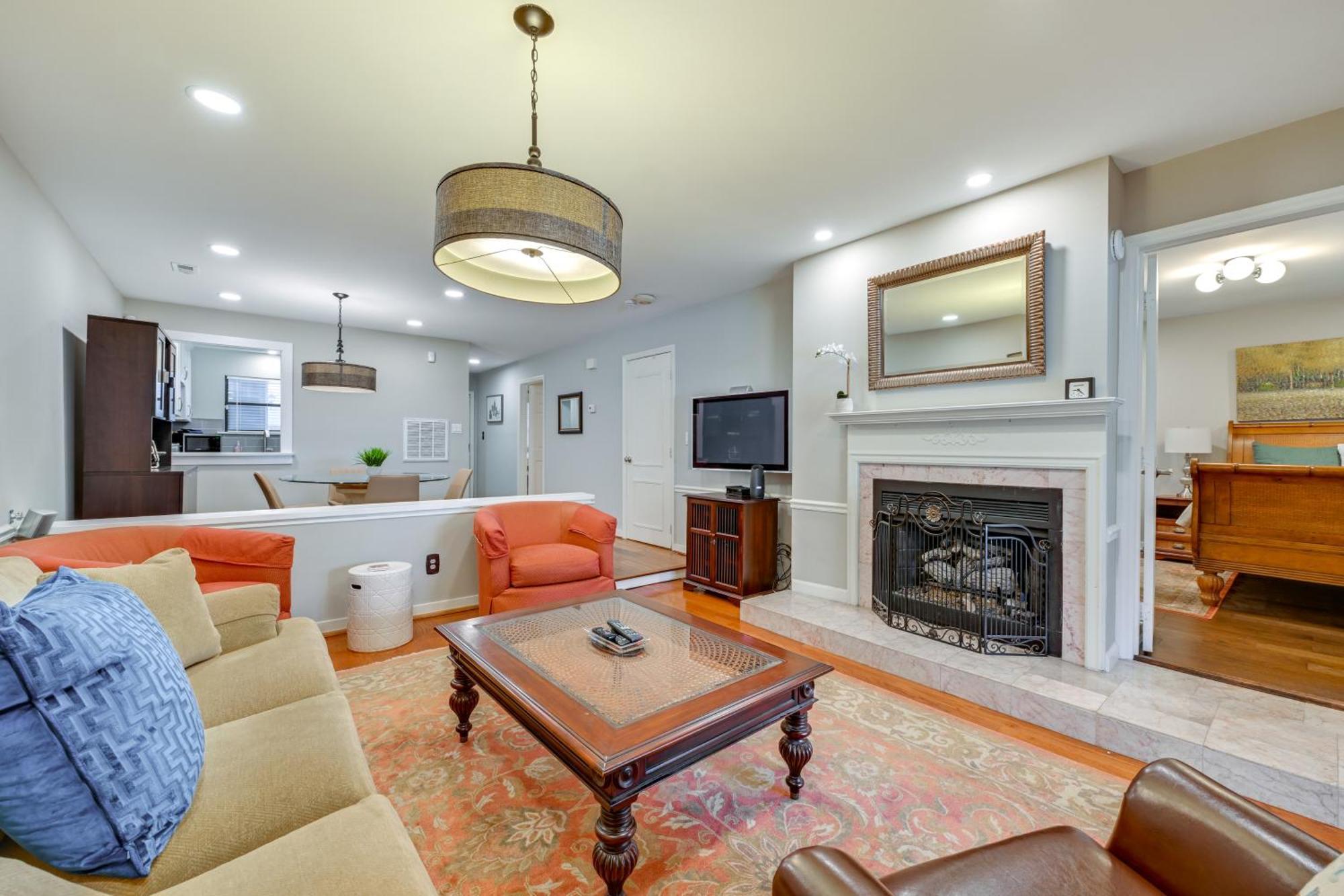 Apartment 1 Mi To Boa Stadium! Walkable With Porch *