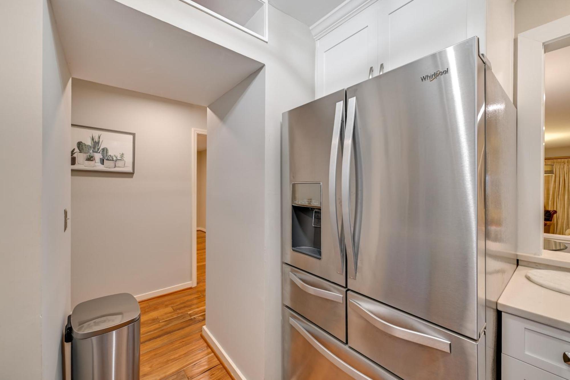 Apartment 1 Mi To Boa Stadium! Walkable With Porch *