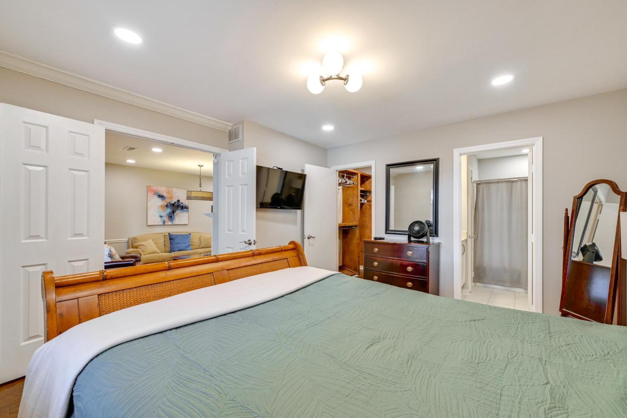 1 Mi To Boa Stadium! Walkable With Porch * Charlotte