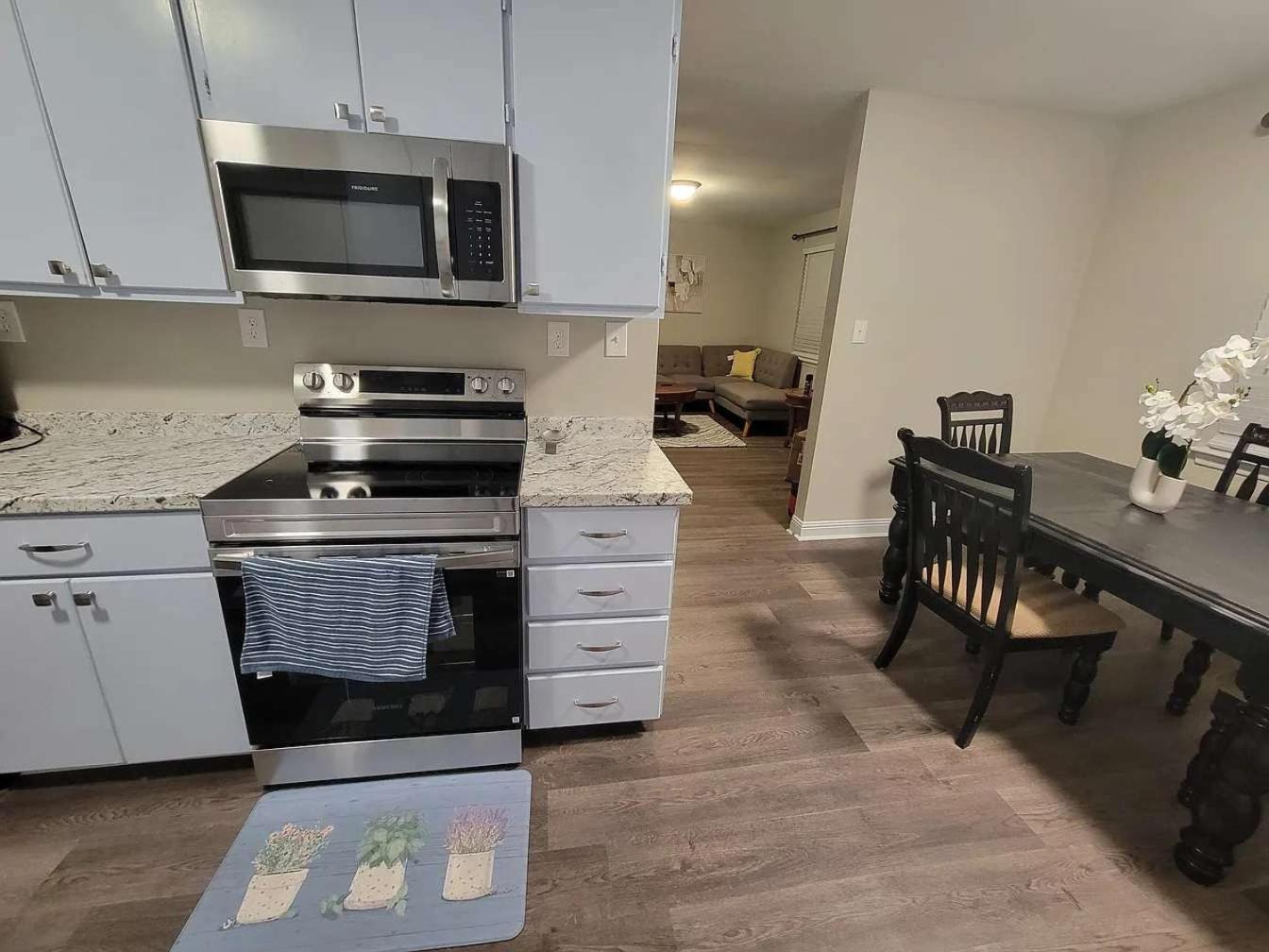 Modern Pet Friendly Fenced Holiday home *