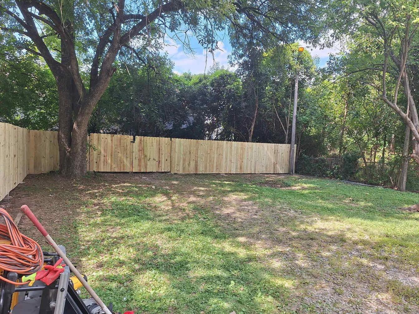 Modern Pet Friendly Fenced Holiday home Charlotte