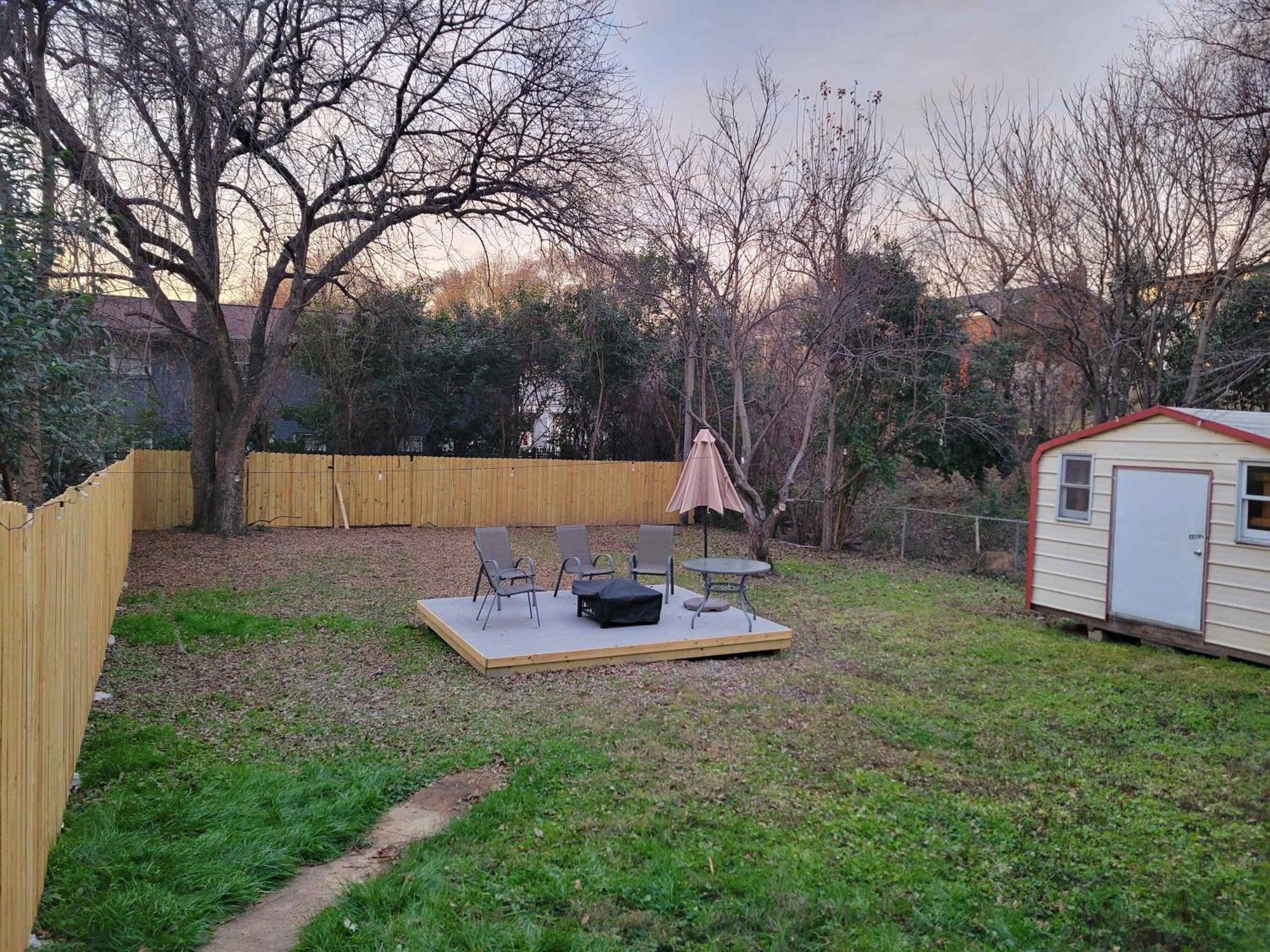 Modern Pet Friendly Fenced Holiday home *