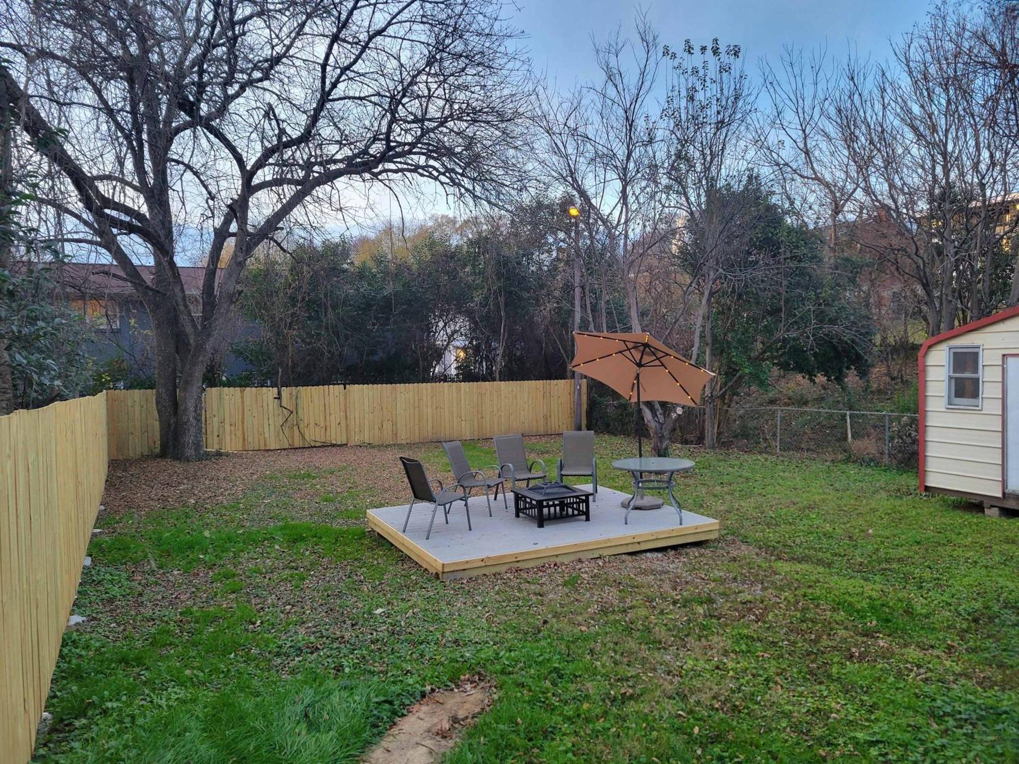 Modern Pet Friendly Fenced Holiday home Charlotte