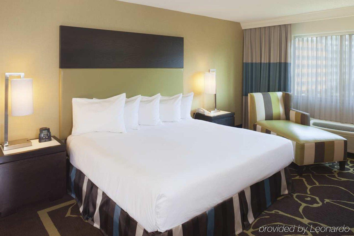 Hotel Doubletree By Hilton Uptown 3*