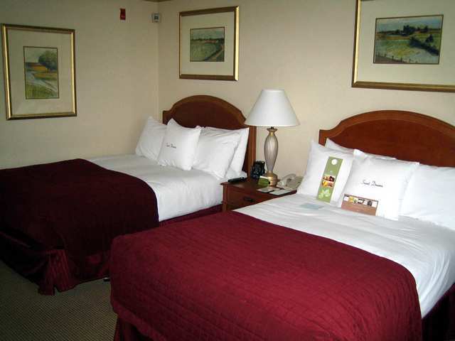 Doubletree By Hilton Uptown 3*