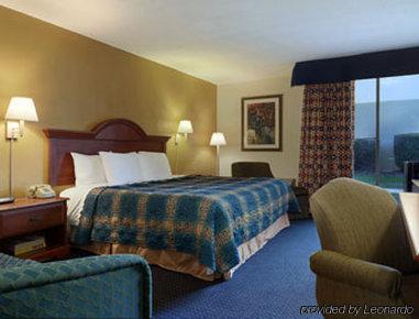Days By Wyndham Charlotte/woodlawn Near Carowinds 2*