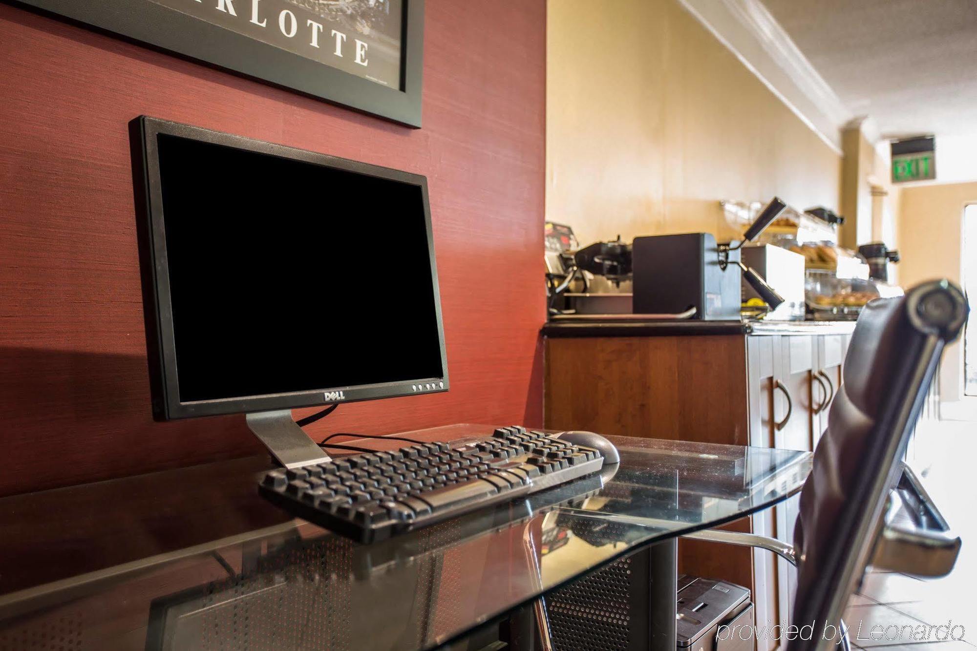 Quality & Airport 2* Charlotte