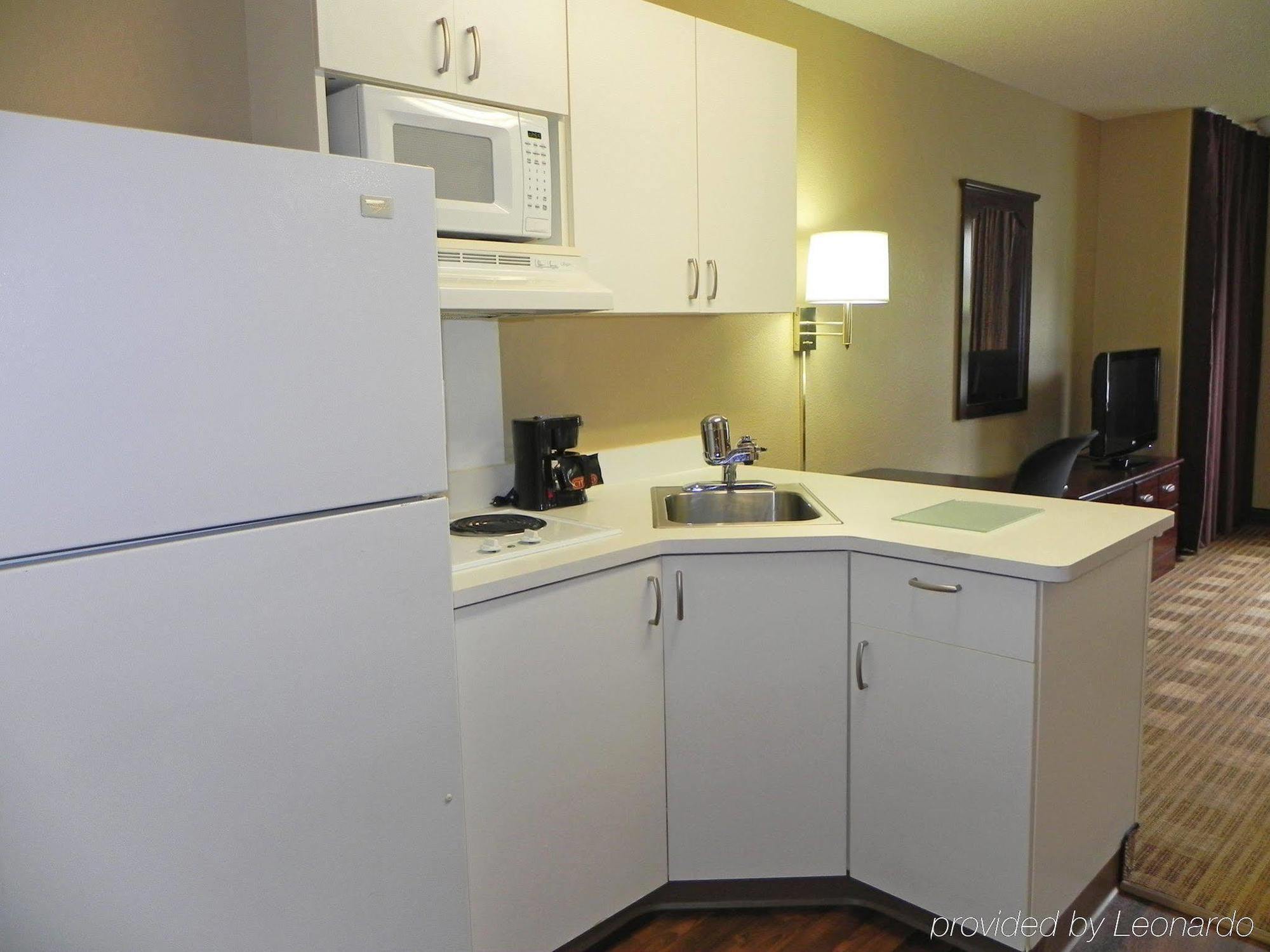 Extended America Select - - Tyvola Rd Hotel 2*