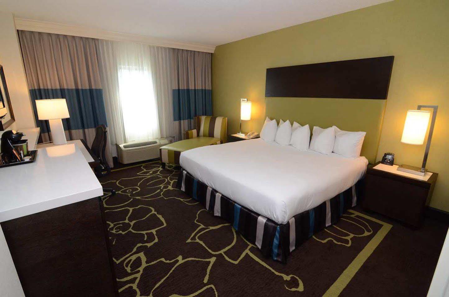 Doubletree By Hilton Uptown 3*
