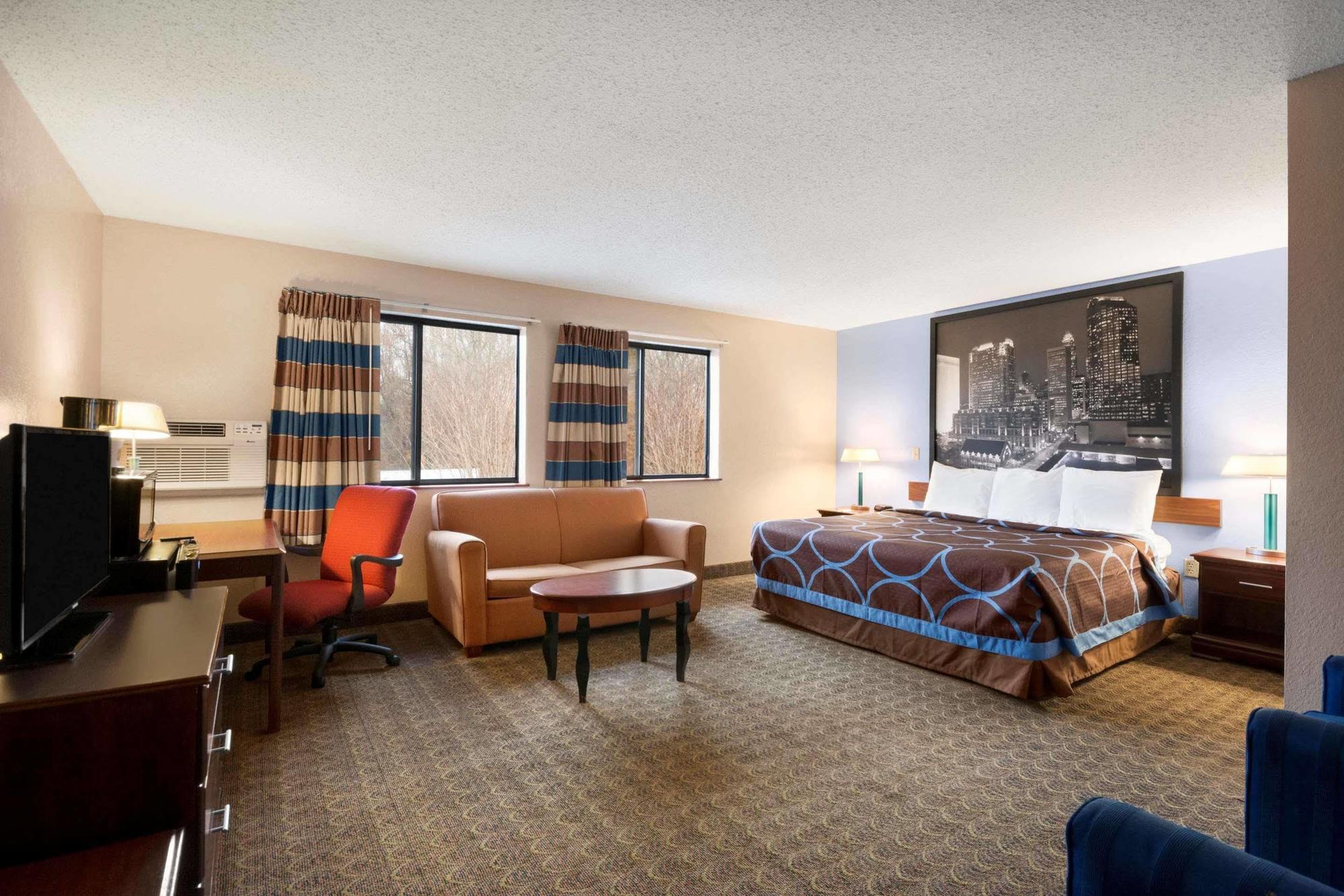 Super 8 By Wyndham Charlotte