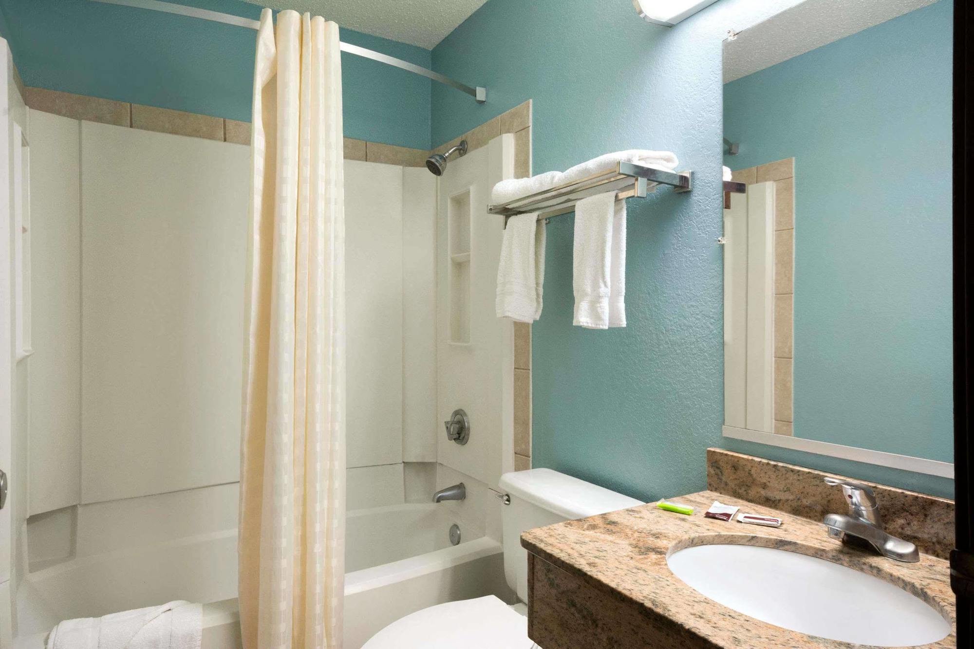 Super 8 By Wyndham Motel