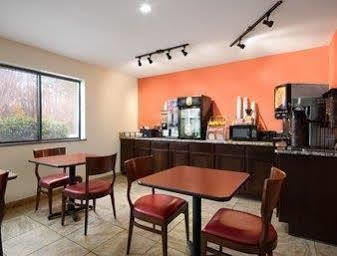 Super 8 By Wyndham Charlotte