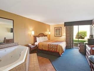 Days By Wyndham Charlotte/woodlawn Near Carowinds 2* Charlotte