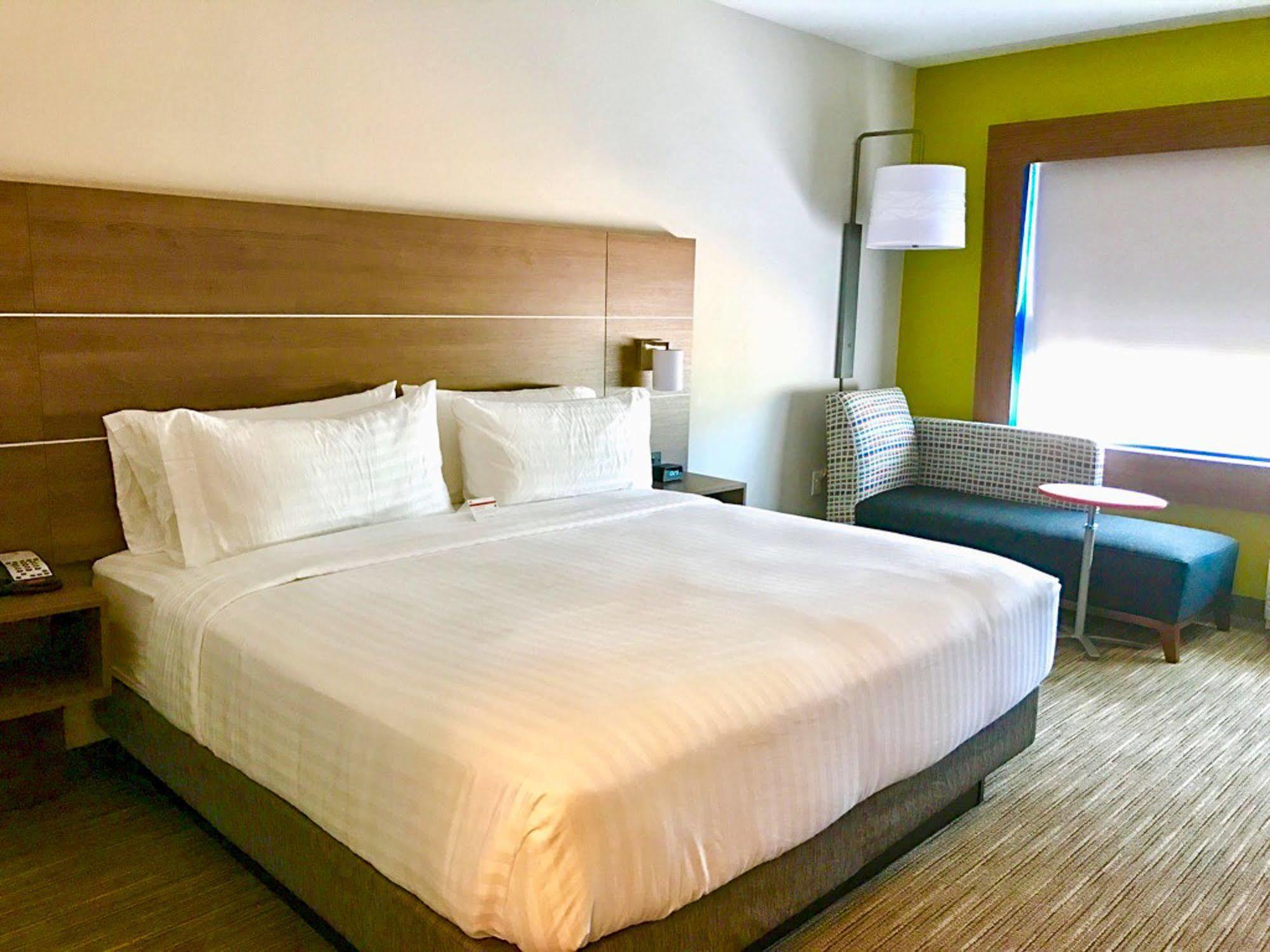 Express & - Ne - Area By Ihg Hotel