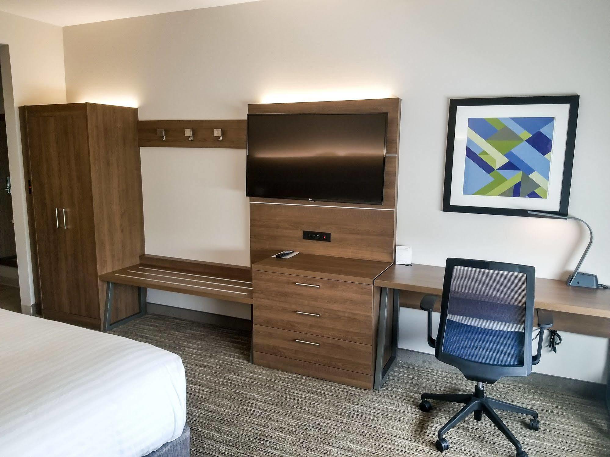 Express & - Ne - Area By Ihg Hotel Charlotte