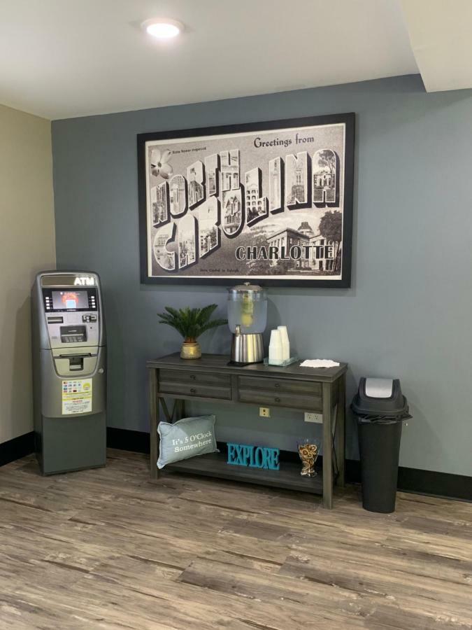 Super 8 By Wyndham Charlotte