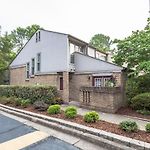 Modern Cozy Townhome