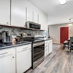 Cozy, 1-Level Cottage - 5 Miles To Uptown Clt