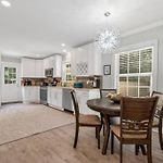 Cheerful 3 Bedroom-Long Term Close To Uptown