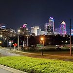 Suite 4, Sleep 5, Walk To Attractions In Uptown