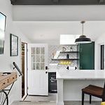 The Cozy Yellow Cottage In Dilworth